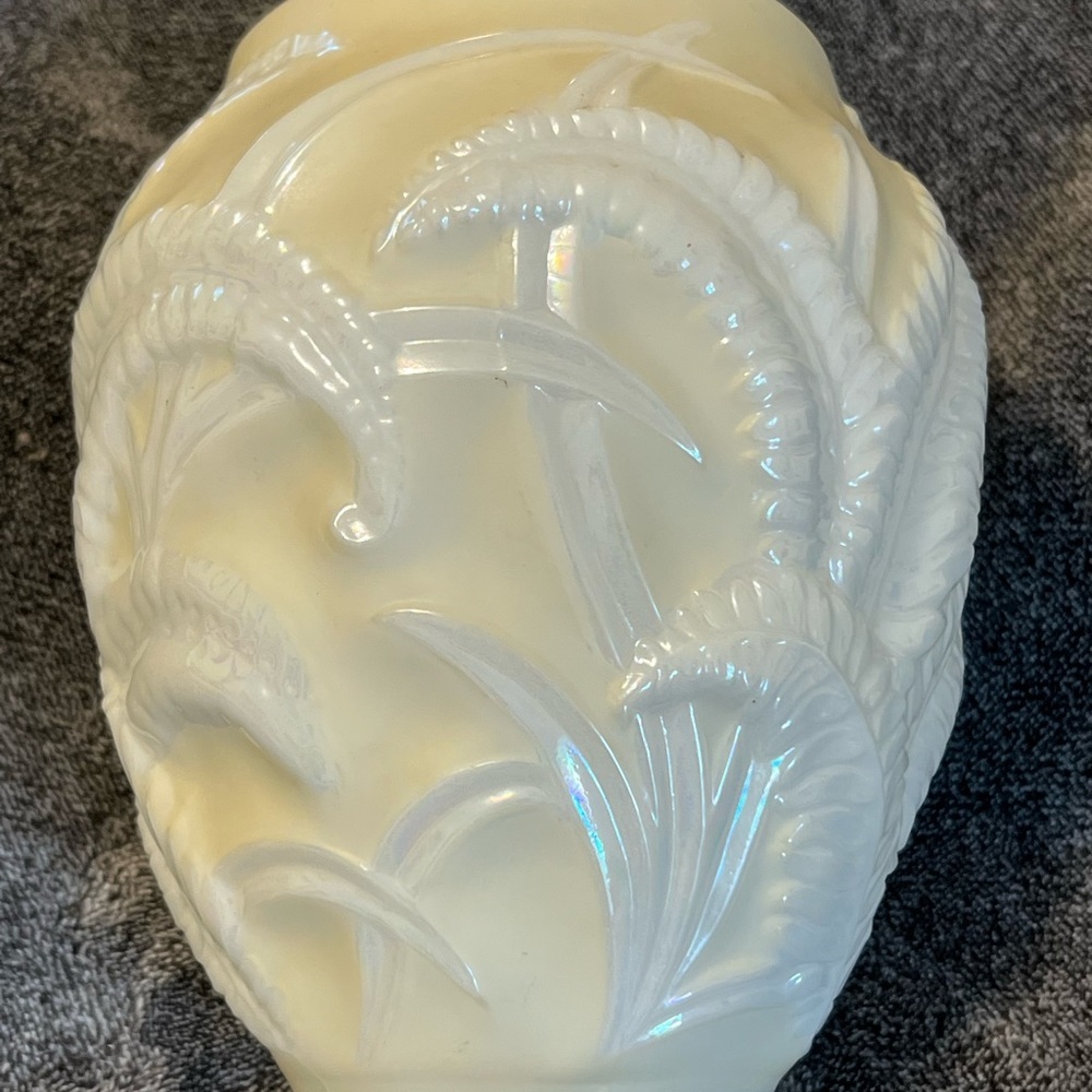 Vintage Phoenix Sculptured Artware White Ferns on Cream Glass Vase - Picture 3 of 7